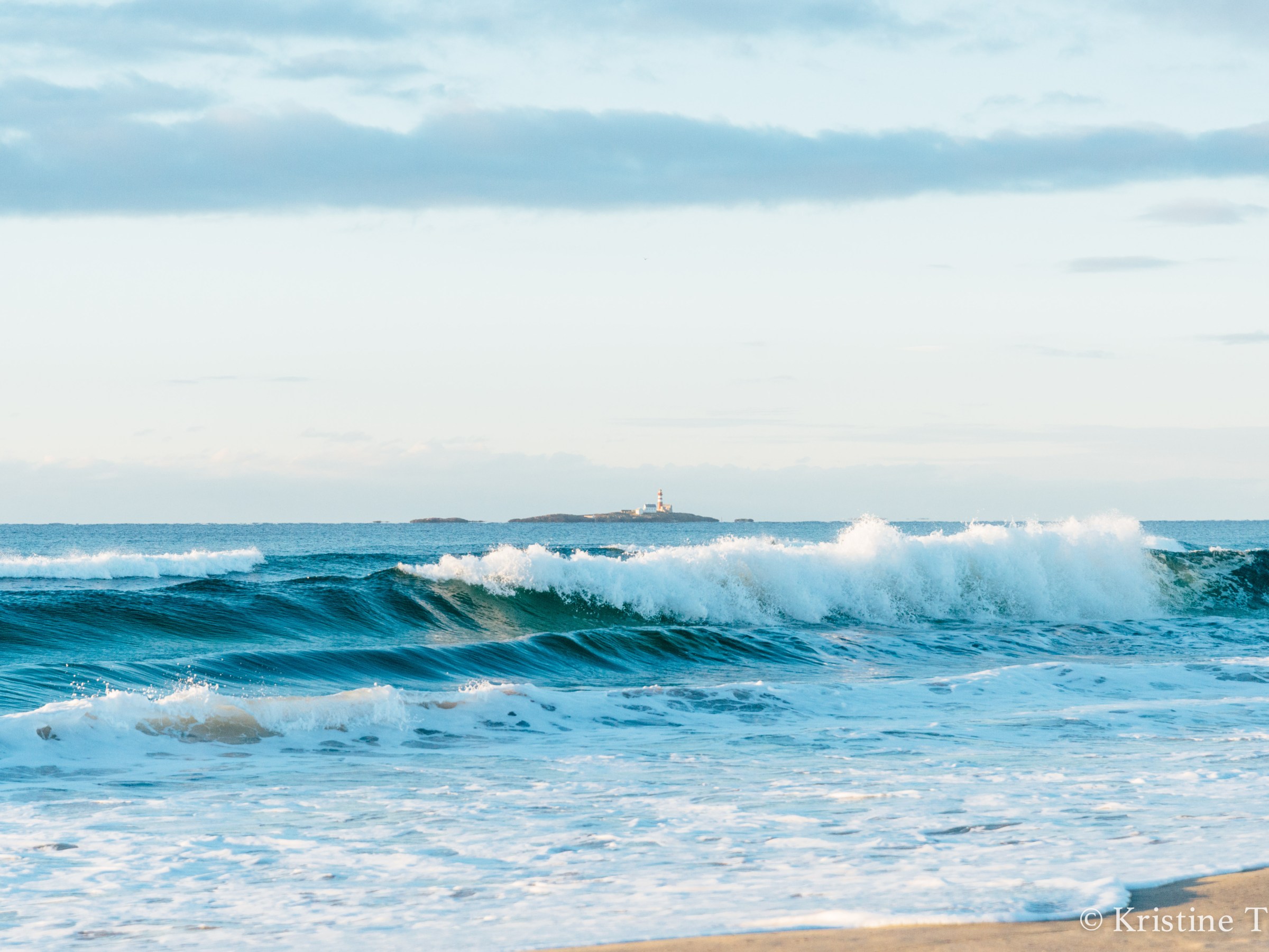a man riding a wave on a surfboard in the ocean